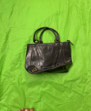 Schwarze Lederhandtasche
