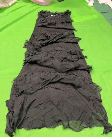 Schwarzes Rüschens Kleid