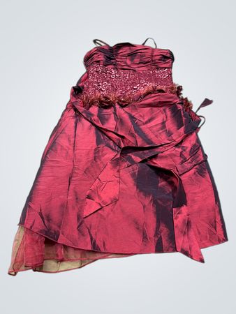 Cherlone Rotes Trägerloses Rüschkleid