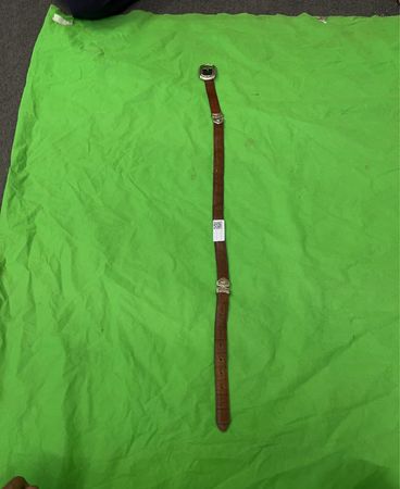 Schwarzer Leder Gürtel mit silberner Schnalle