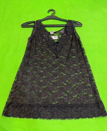 Schwarzes Spitzenkleid