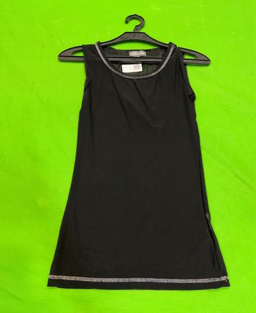 Clara Vitti Schwarzes Ärmelloses Kleid mit Verziertem Ausschnitt und Saum