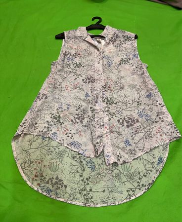 H&M Ärmellose Bluse mit Blumenmuster