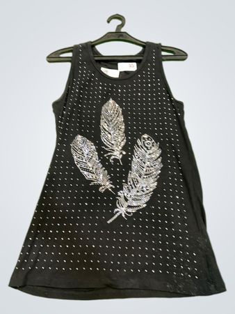 Schwarzes ärmelloses Kleid mit Feder- und Punktverzierungen