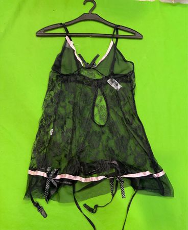Schwarzes Spitzen-Lingerie Babydoll mit pinkem Rand