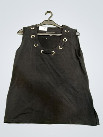 Koomi Black Ärmelloses Top mit Ösen-Detail