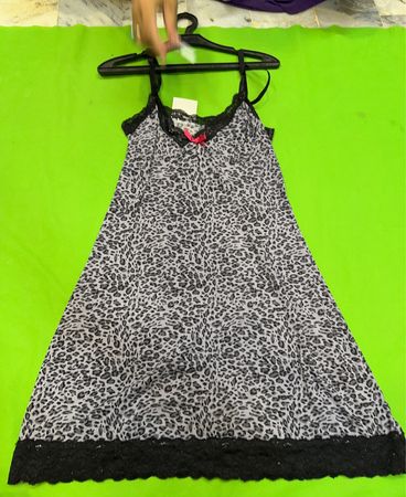 Leopardenmuster Slipkleid mit schwarzem Spitzenbesatz