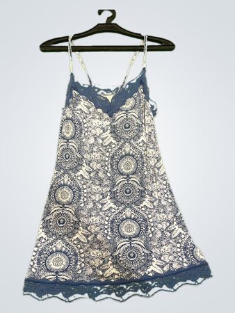 TEZENIS Blau- und Weißes Blumenmuster Spitzenverziertes Nachthemd