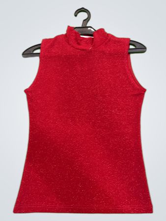 Rotes ärmelloses Oberteil mit Mock Neck