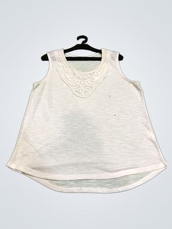 Weißes ärmelloses Oberteil mit Spitzendetails