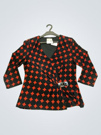 CC Petite Schwarze und Rote Polka-Dot Wickelbluse