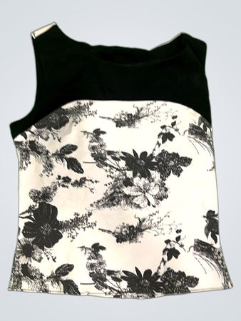 Schwarz-weißer floral bedruckter Oberteil