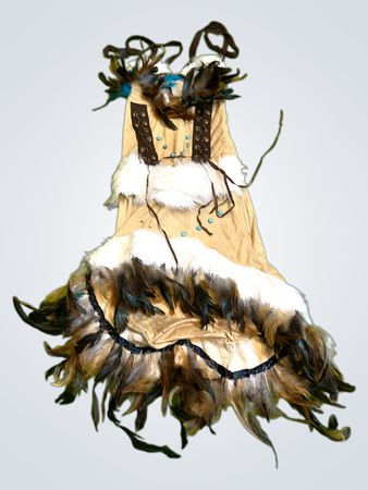Roma Native American Style Kostümkleid mit Federn und Pelzbesatz