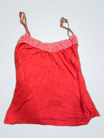 Rote Spitzen-Camisole
