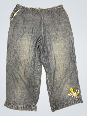 Alia Sport Damen Jeans Caprihose mit floralem Stickmuster
