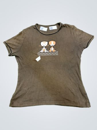 Braunes T-Shirt mit Grafik von zwei Katzen