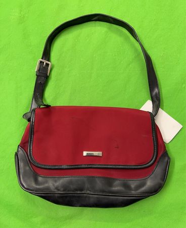 Jennifer Moore Rote und Schwarze Schultertasche
