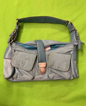 Hellblaue Schultertasche