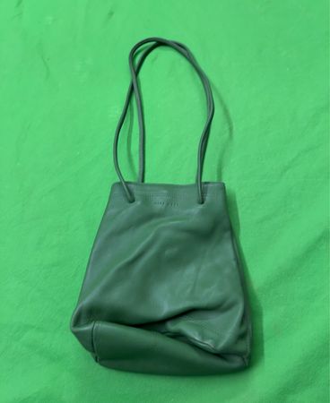 Nine West Grüne Leder-Schultertasche