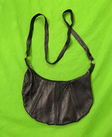 Schwarze Leder-Schultertasche
