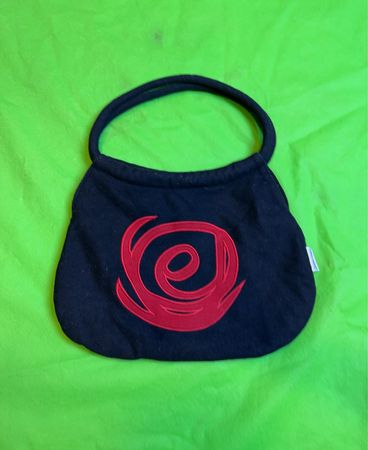 Marina Marinof Schwarze Tasche mit rotem Logo