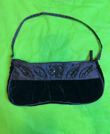 Schwarze Samt Perlenhandtasche