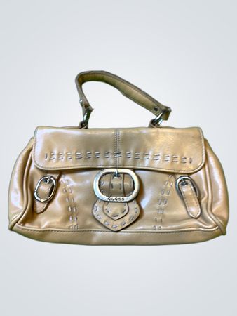 Glänzende braune Lederhandtasche mit Schnallendetail
