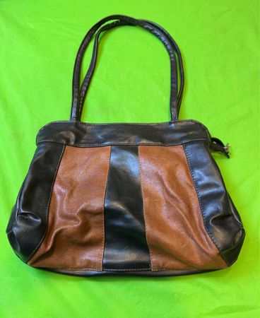 Braune und schwarze Leder-Handtasche