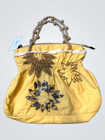 Gelbe Perlenhandtasche mit floralen Paillettendetails