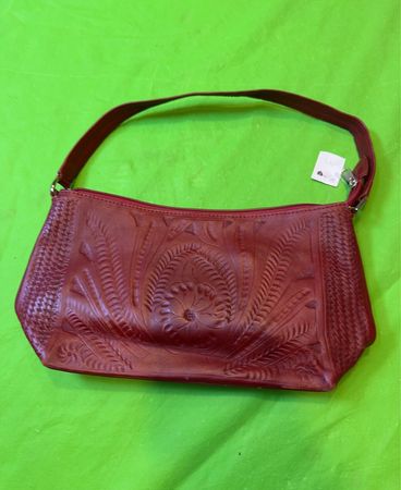 Rote Lederhandtasche