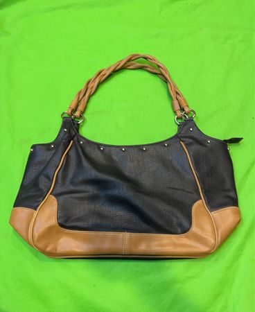 Sag Harbor Black and Tan Schultertasche mit geflochtenem Griff