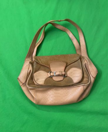 Braune Lederhandtasche mit Wildlederklappe