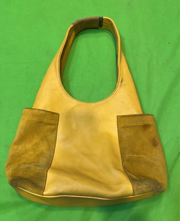 Gelbe Leder- und Wildleder-Hobo-Tasche