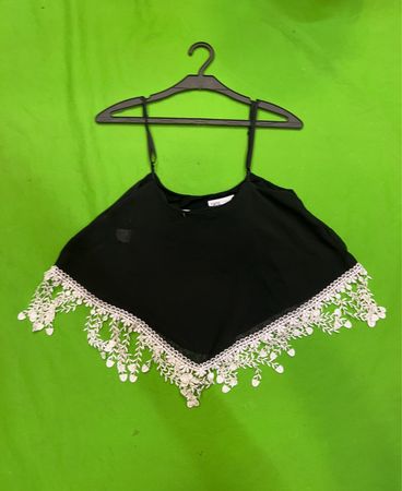 Schwarzes Spitzenbesatz Cropped Top