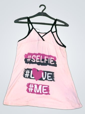 Rosa Tanktop mit #SELFIE #LOVE #ME Grafik