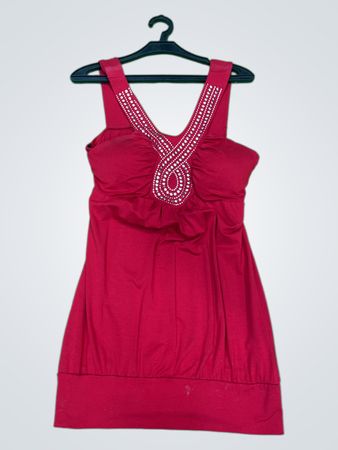 Rotes ärmelloses Kleid
