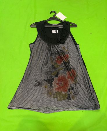 Clara Vitti Damen Schwarzes Ärmelloses Kleid mit Transparenter Überlagerung und Blumenmuster