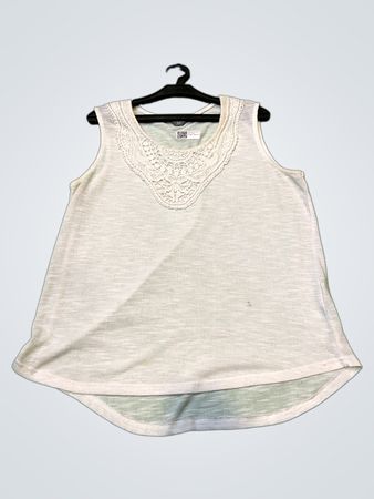 Weißes ärmelloses Tanktop mit Spitzen-Ausschnitt