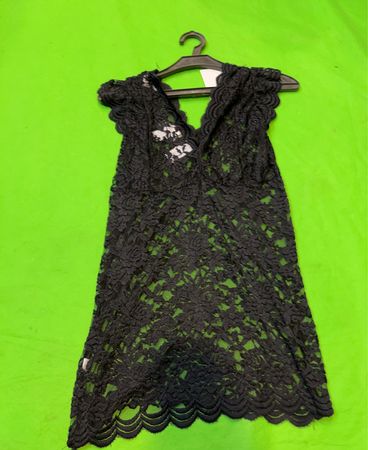 Schwarzes Spitzenkleid