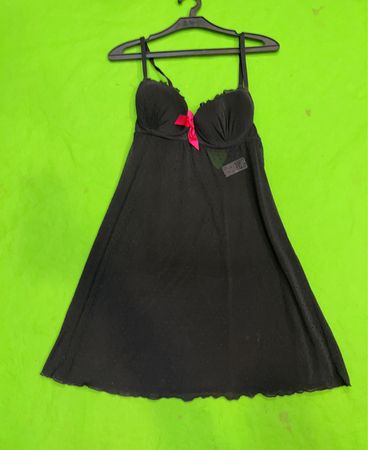 Schwarzes Babydoll mit rosa Schleife