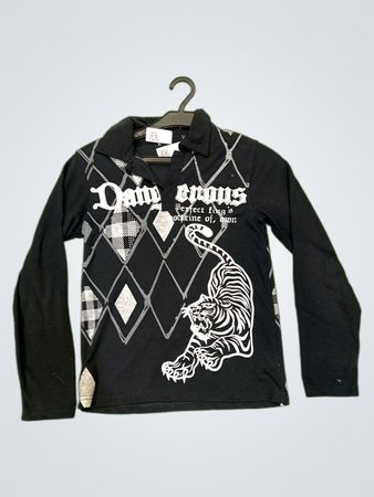 Schwarzes Langarmhemd mit Tiger-Grafik und Argyle-Muster
