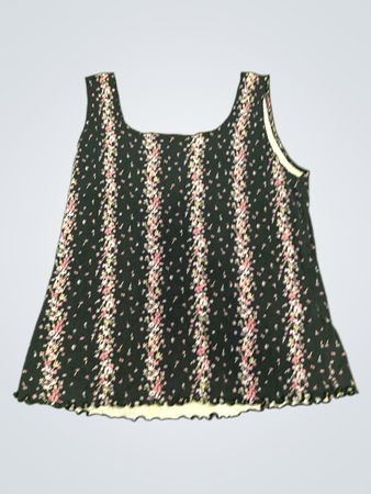 Schwarzes Tanktop mit pinkfarbigem Blumenmuster