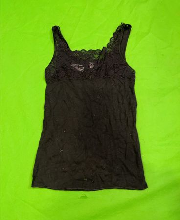 Schwarzes Tanktop mit Spitzendekor
