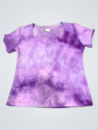 Lila Batik-T-Shirt