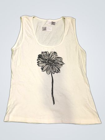 Weißes Tanktop mit Blumenmuster und Text
