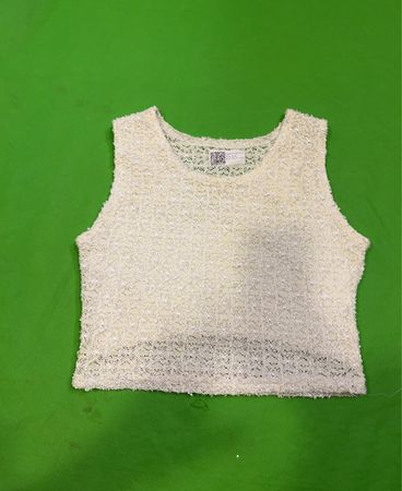 Cremfarbenes, verkürztes, strukturiertes Tanktop