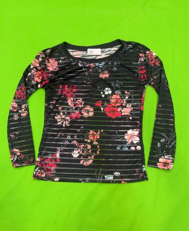 Schwarzes transparentes florales Langarmoberteil