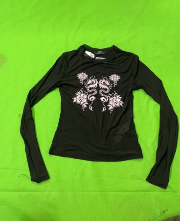 Bershka Schwarzer Drache und Rose Grafik Langarm Mesh-Oberteil