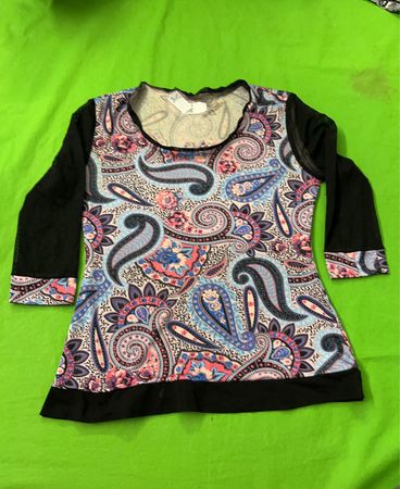 Top mit Paisley-Print und Mesh-Ärmeln