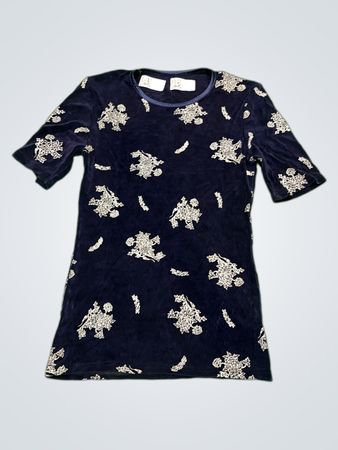 Dunkelblaues Samt-Oberteil mit Blumenmuster